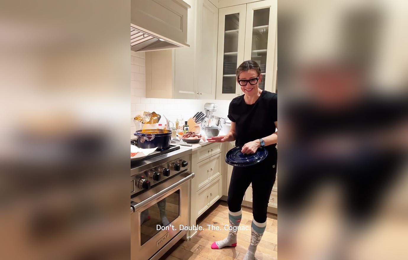 jennifer garner attempts to make ina garten beef bourguignon hilarious cooking fail mh