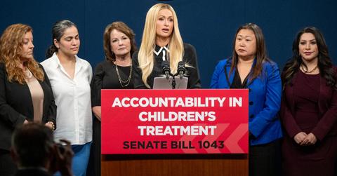 Photo of Paris Hilton and five women.