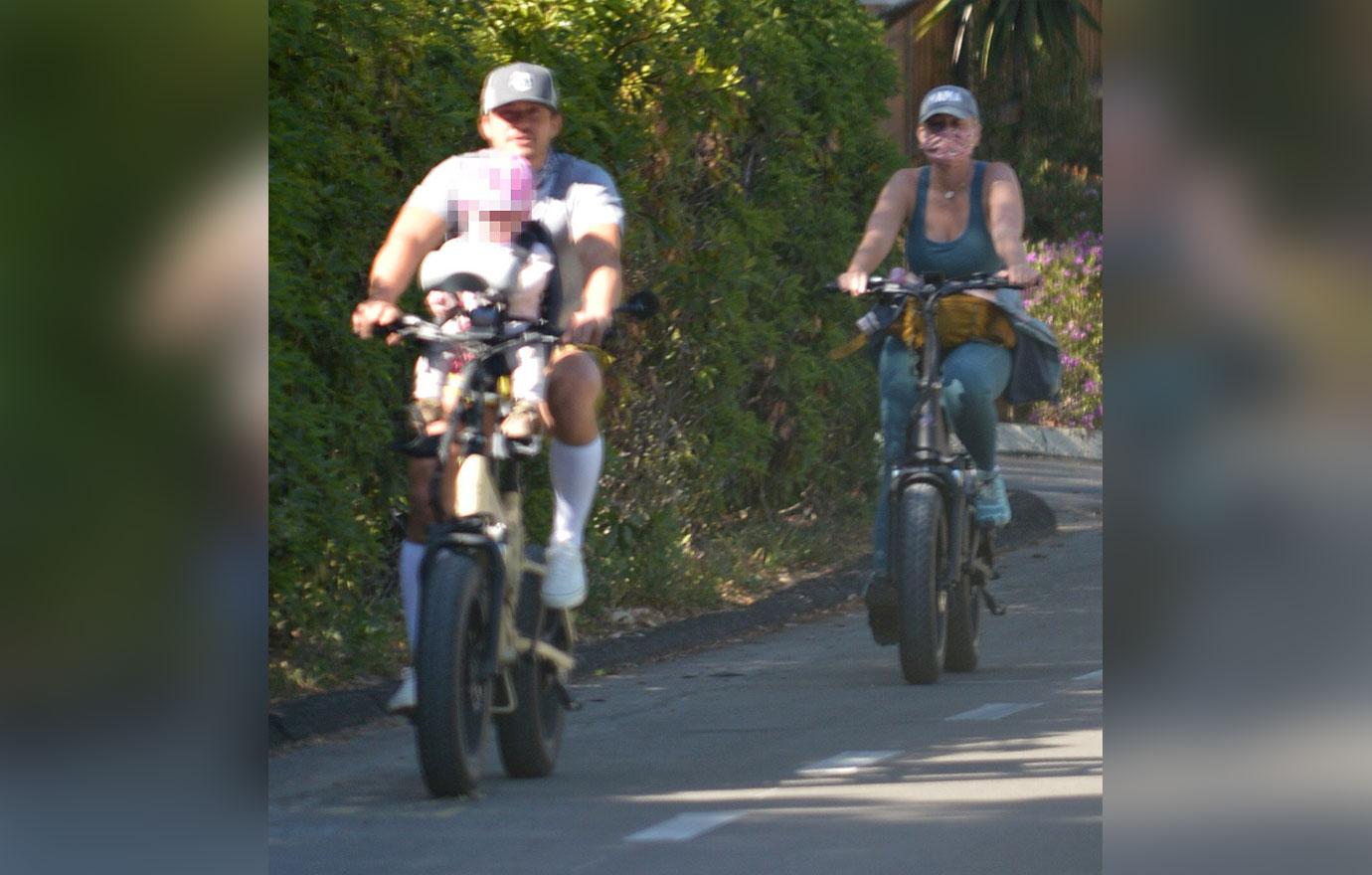 katy perry and orlando bloom go for bike ride wth baby daisy