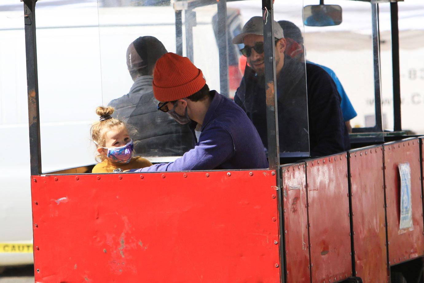 matthew koma and hilary duff at farmers market