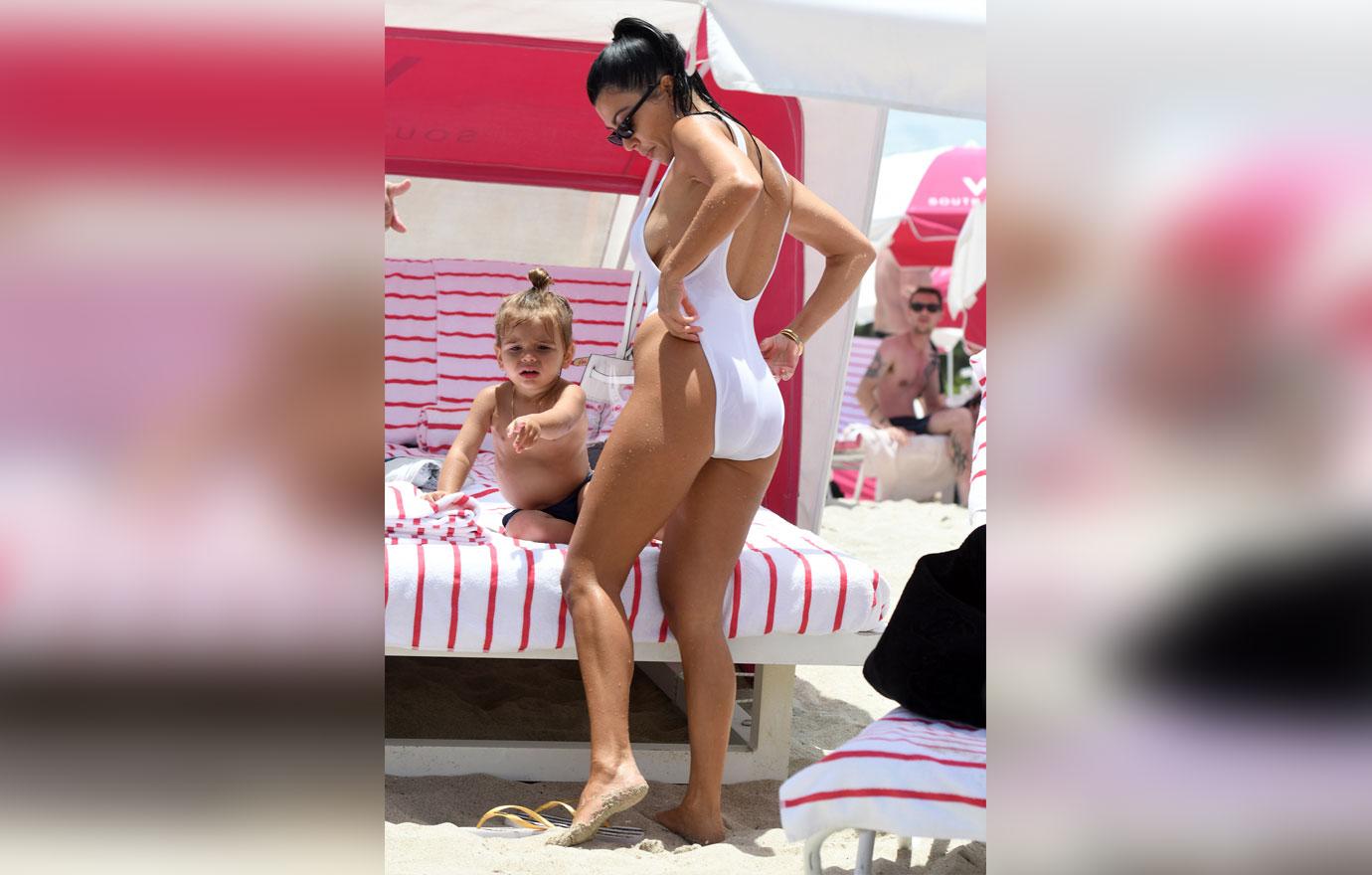 kourtney kardashian  pilates moves achieve rounder butt