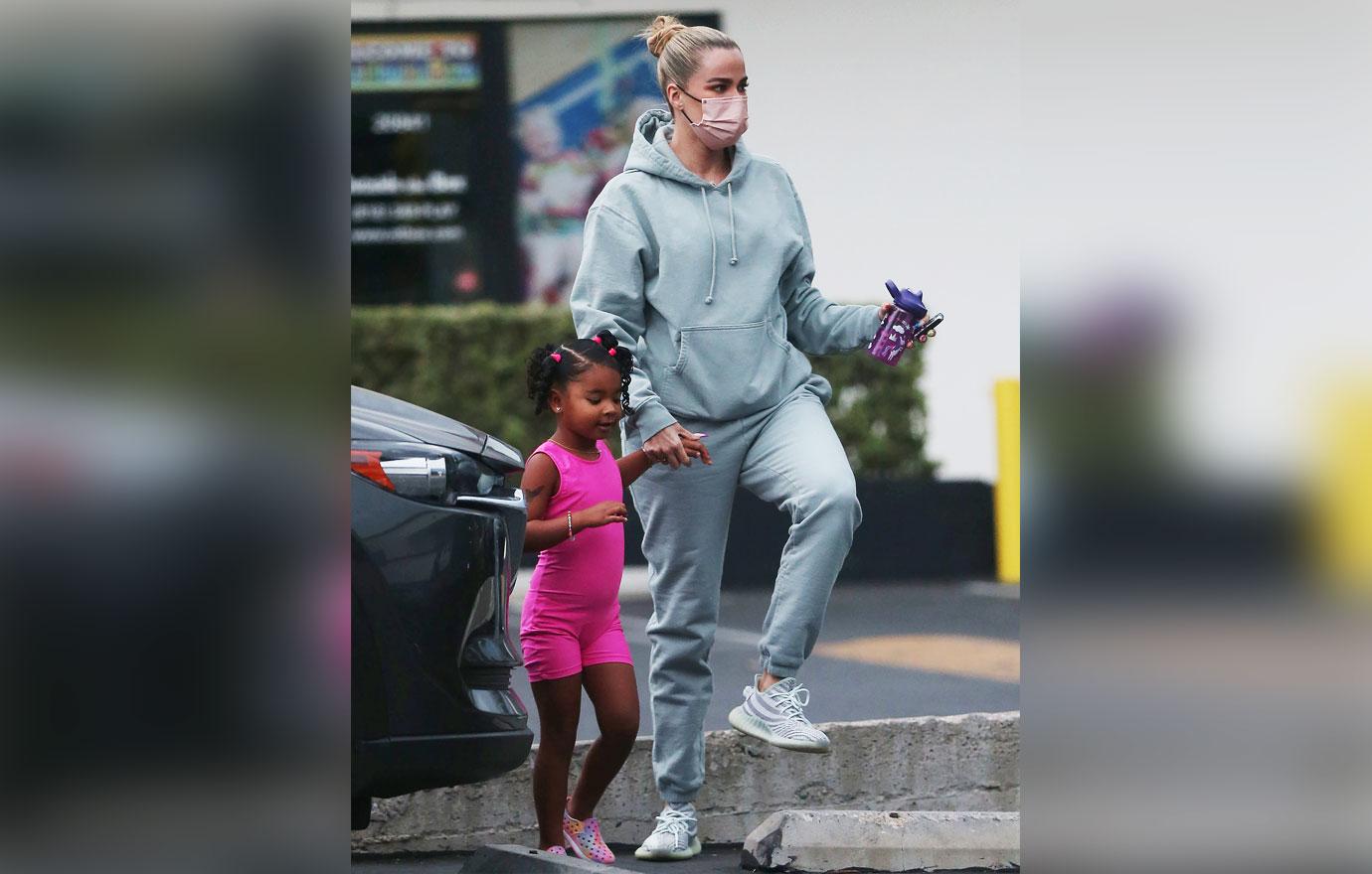 Khloe Kardashian dresses baby girl True Thompson as an adorable ballerina -  Times of India