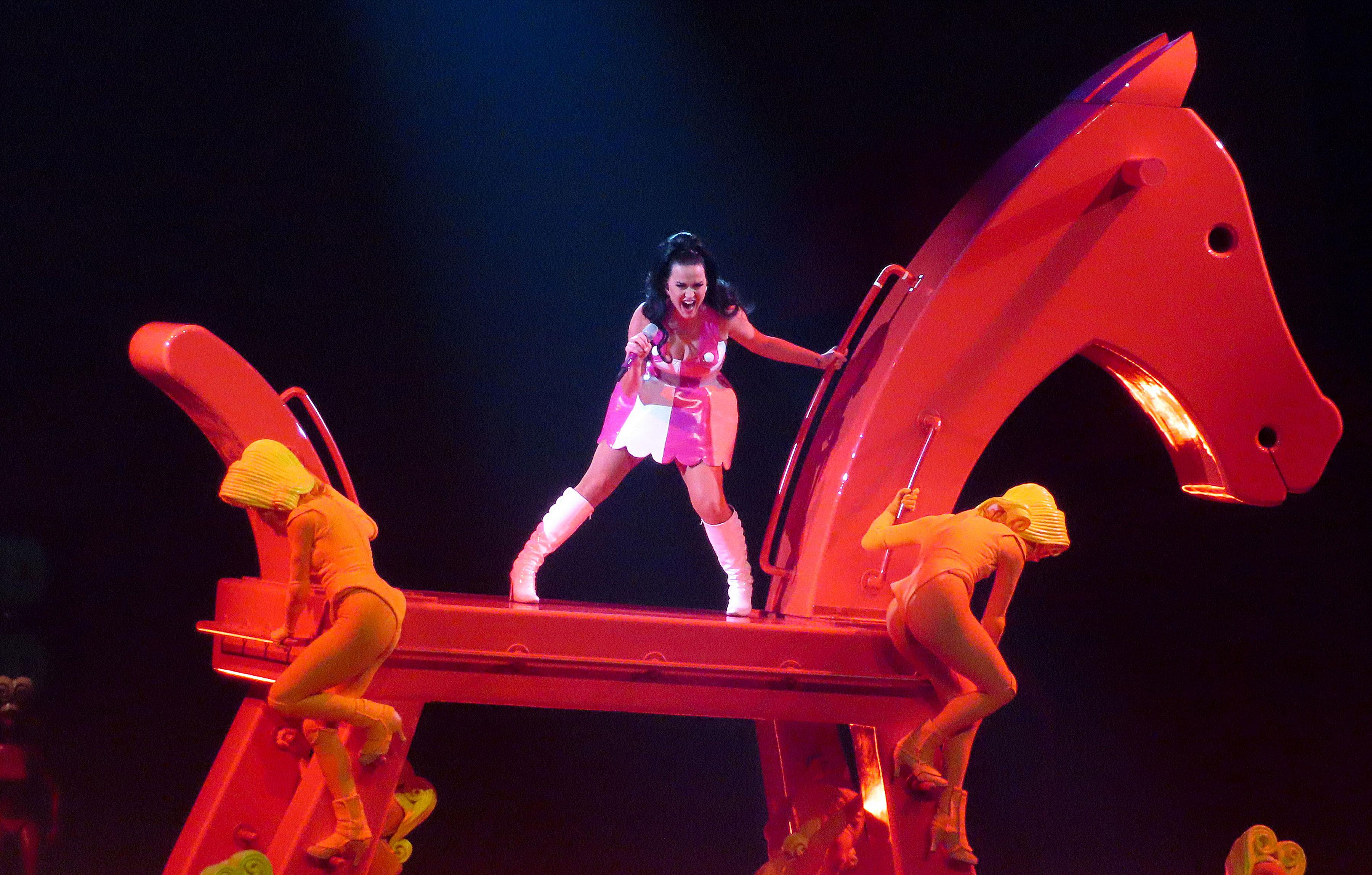 Katy Perry conjures the classic Vegas spirit in 'Play' - Las Vegas