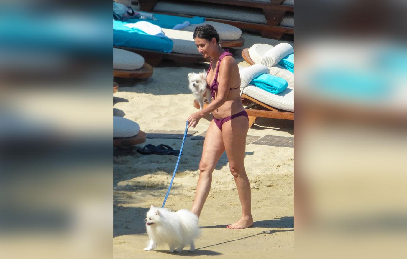 demi moore and daughters on beach in greece