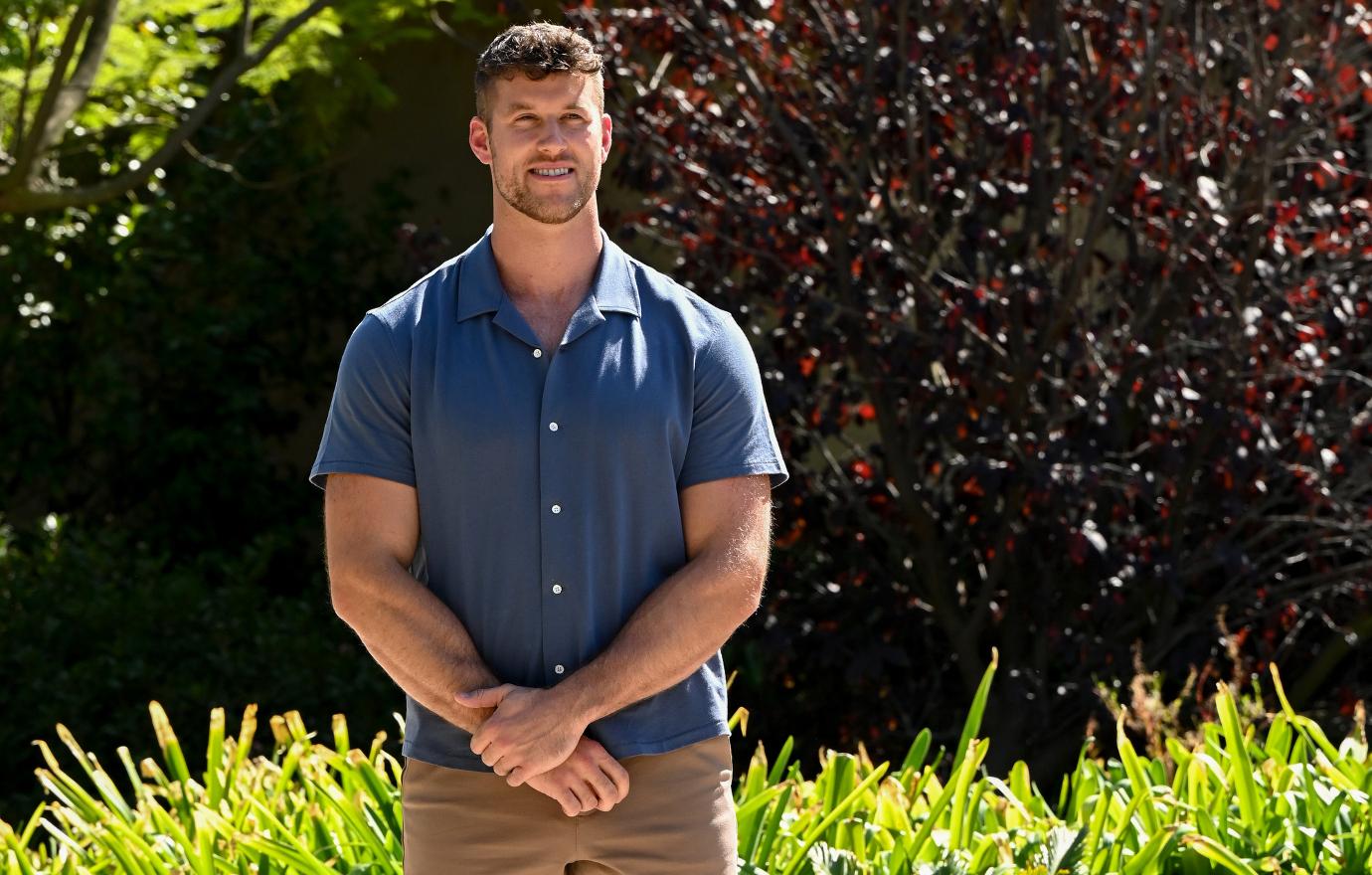 bachelor clayton echard struggle body dysmorphia