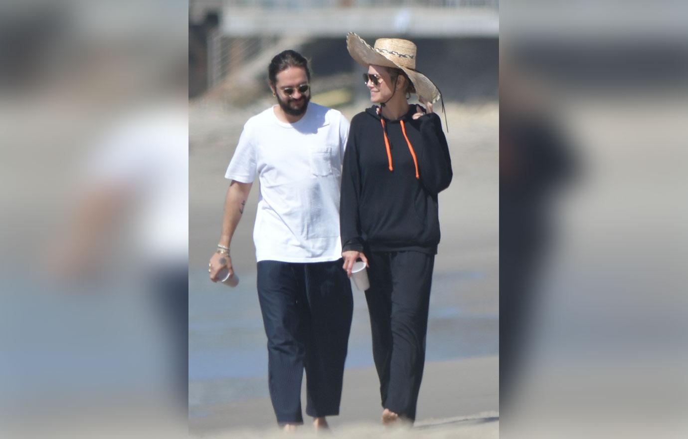 heidi klum and tom kaulitz enjoy a romantic walk on the beach