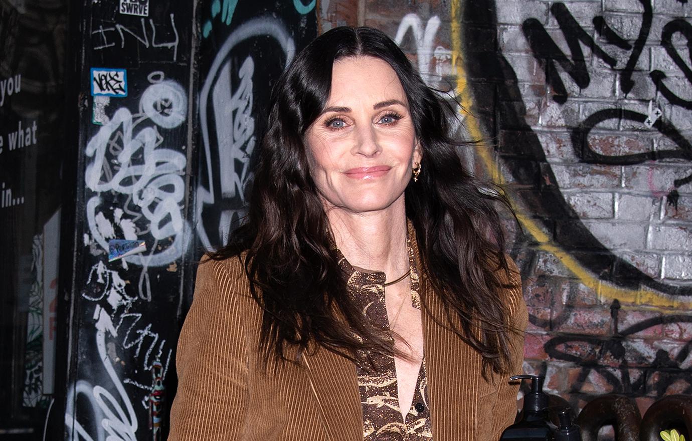 courteney cox bribes daughter