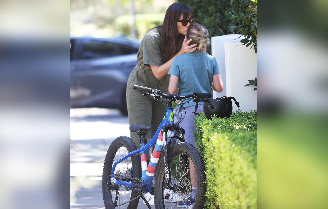 jennifer garner picks up samuel afflecks bike from the car in pacific palisades