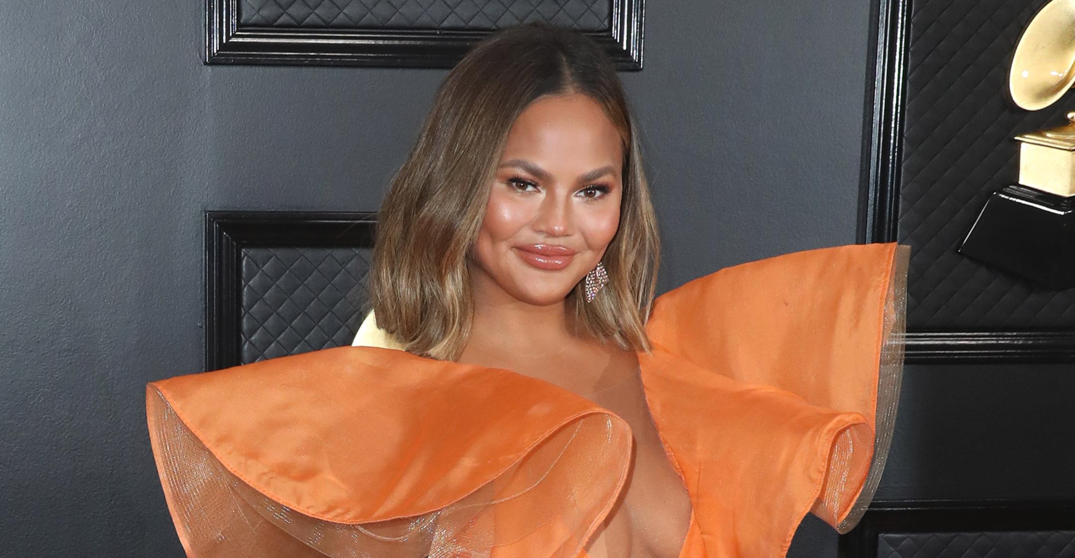 chrissy teigen celebrates  days sobriety after hiccups longest streak yet