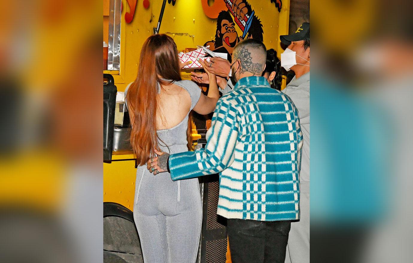 bella hadid gigi hadid zayn malik get some grilled cheese from a food truck for her birthday