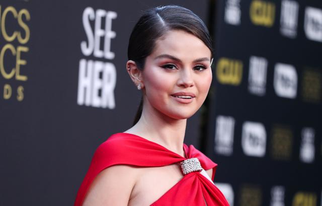 Selena Gomez Developing A Comedic TV Show Based On '16 Candles'