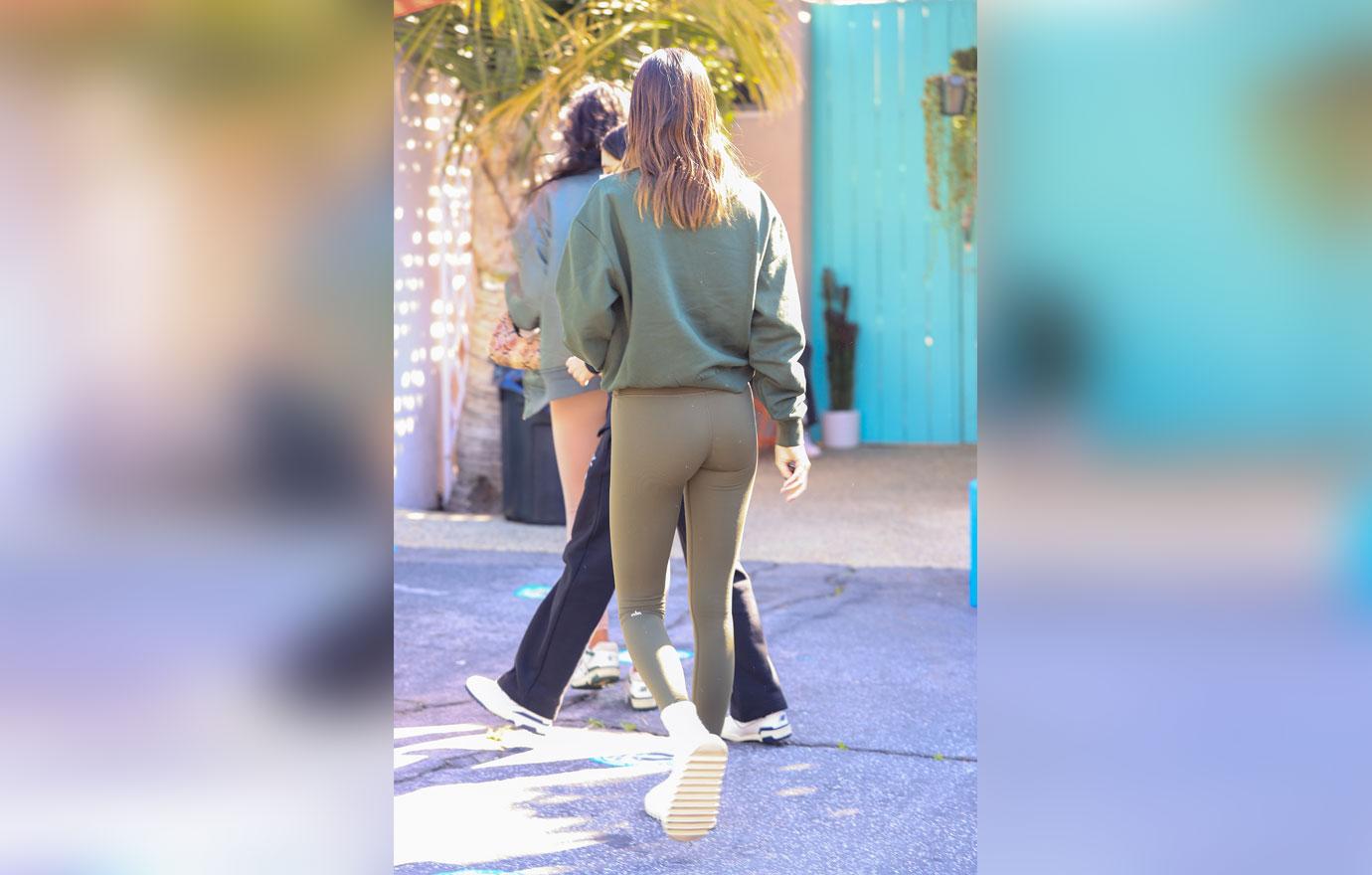 Kendall Jenner Wears Green Workout Outfit: Photos