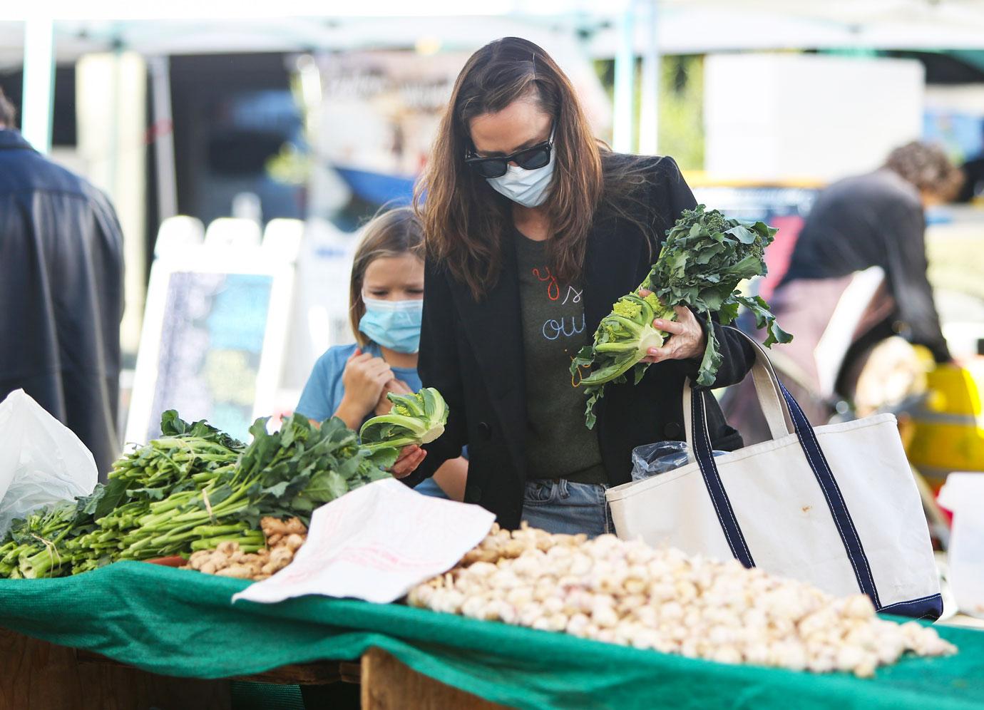 jennifer garner holds hands son samuel farmers market photos