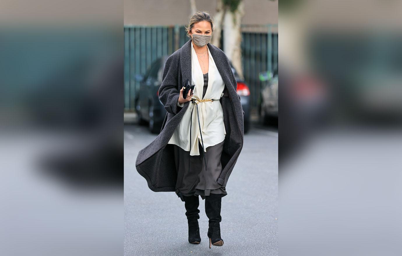 chrissy teigen stylish grocery run