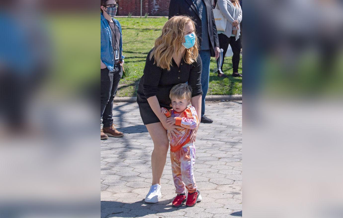 amy schumer and son gene at performance in astoria park