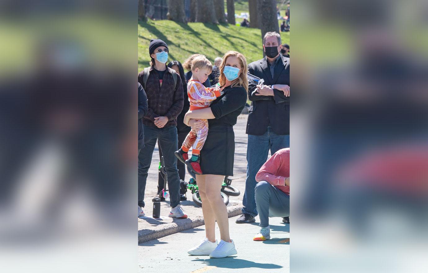 amy schumer and son gene at performance in astoria park