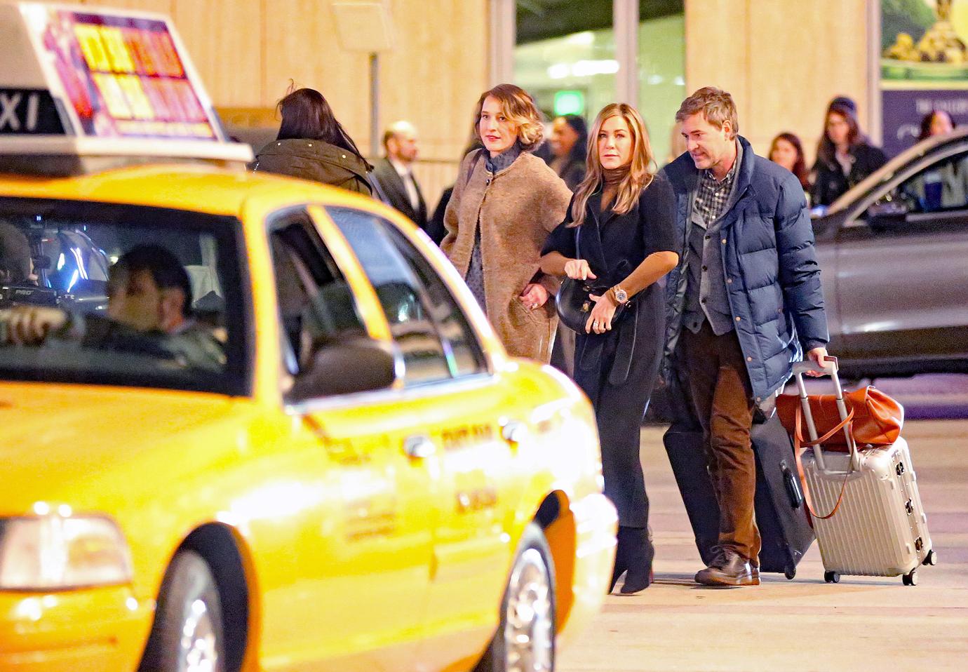 jennifer aniston on set of the morning show