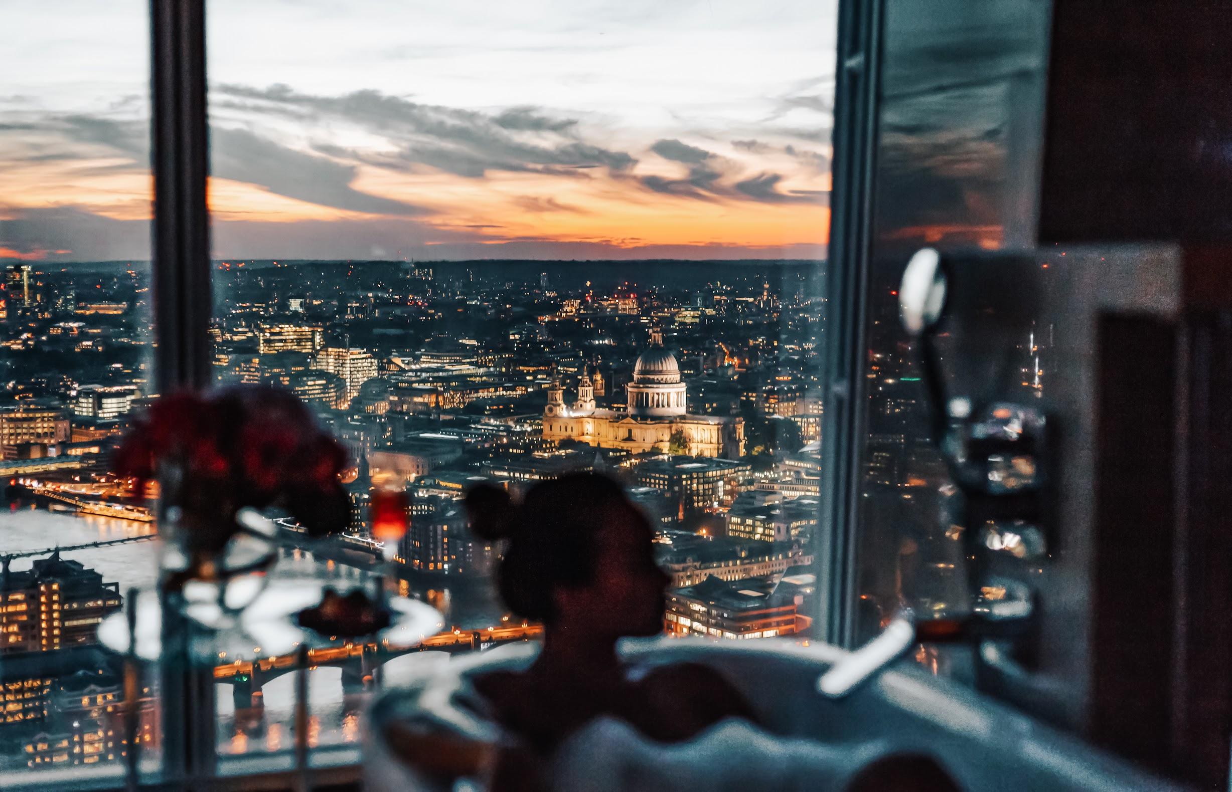 shangri la the shard london bathtub with a view at night