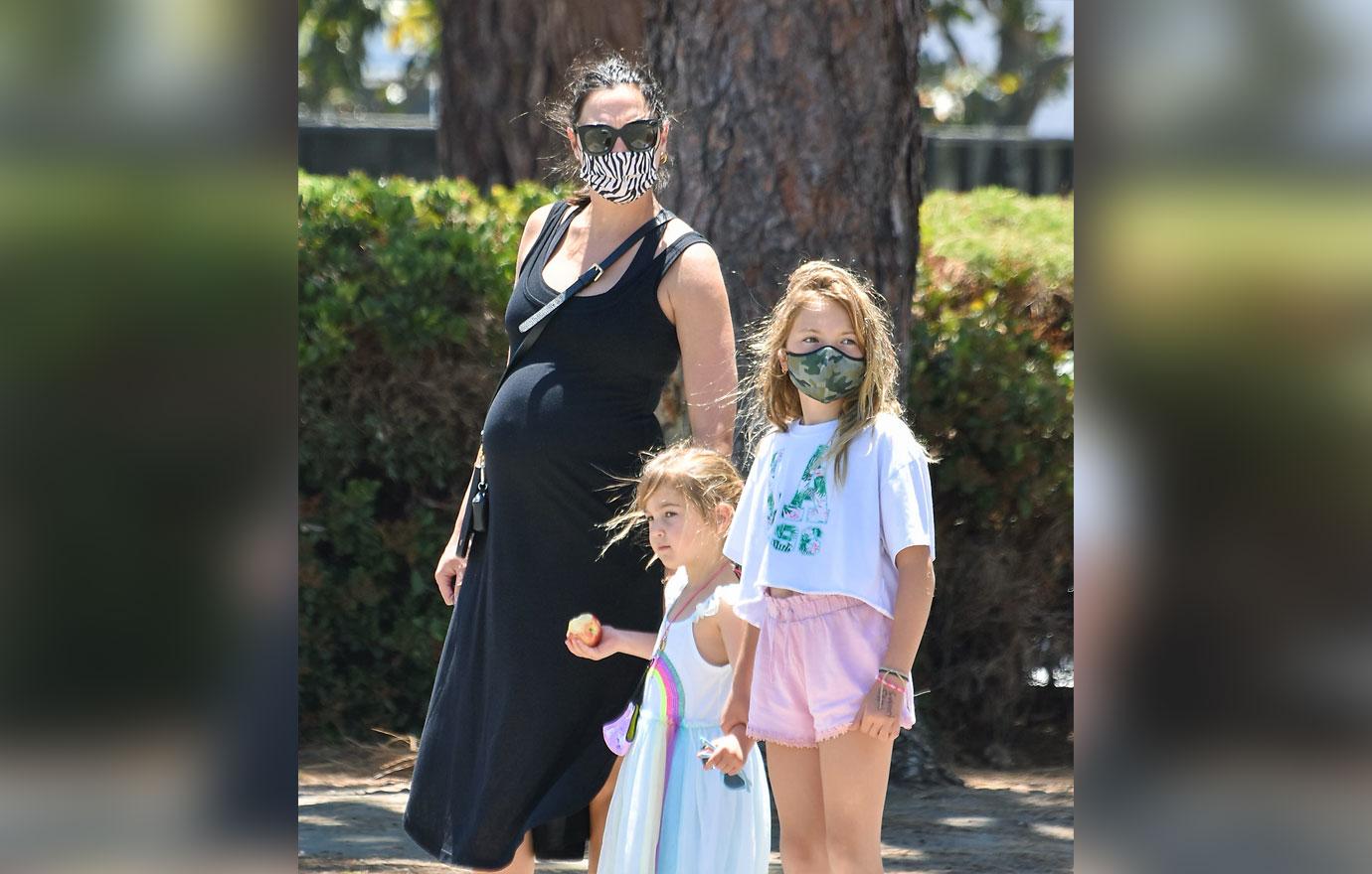 pregnant gal gadot seen out with her daughters