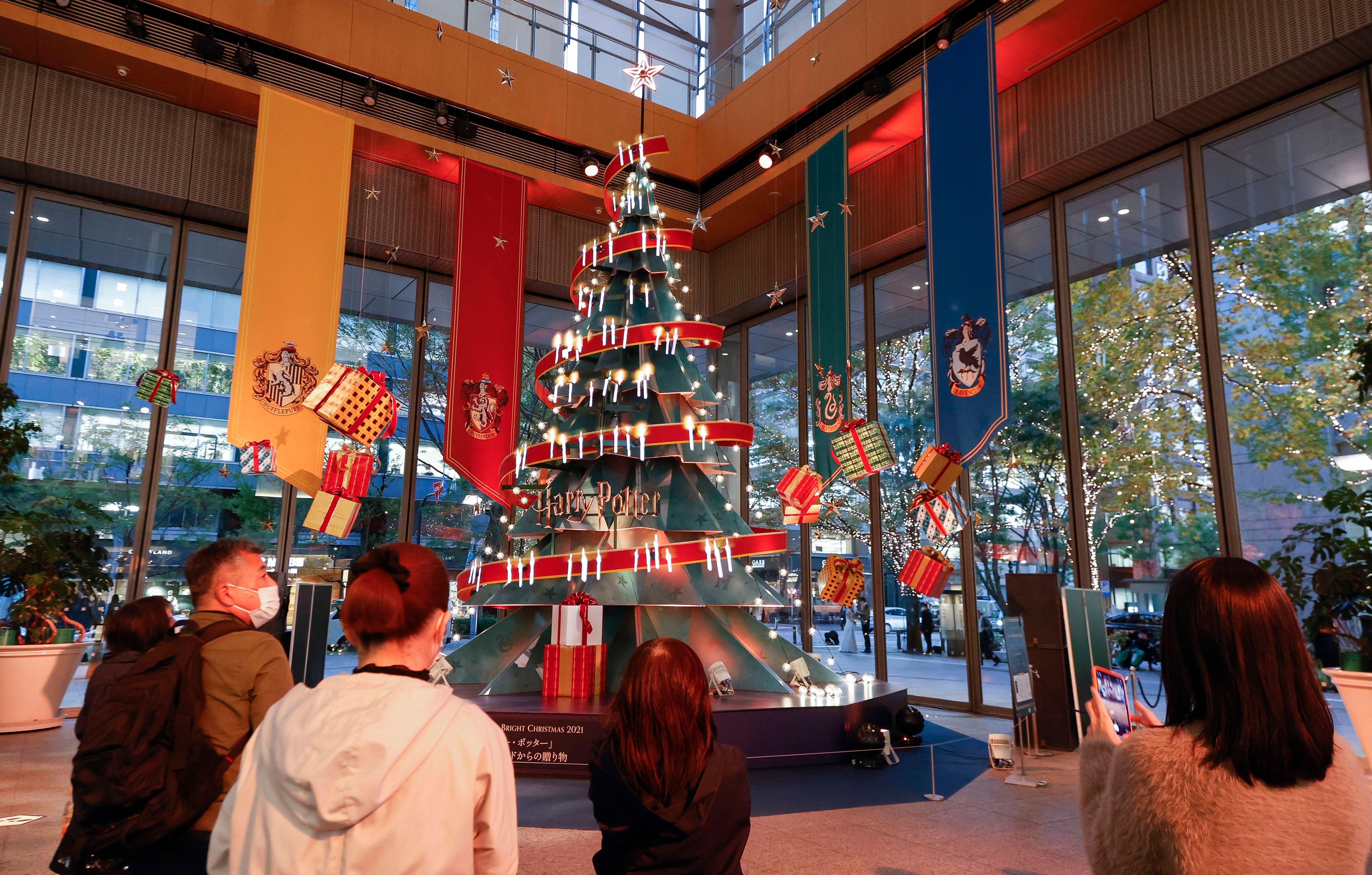 harry potter themed christmas tree in tokyo