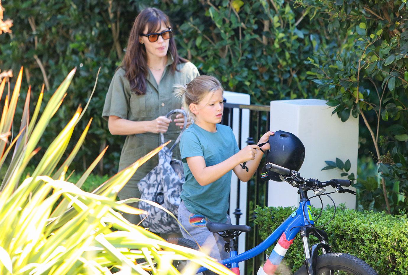 jennifer garner picks up samuel afflecks bike from the car in pacific palisades