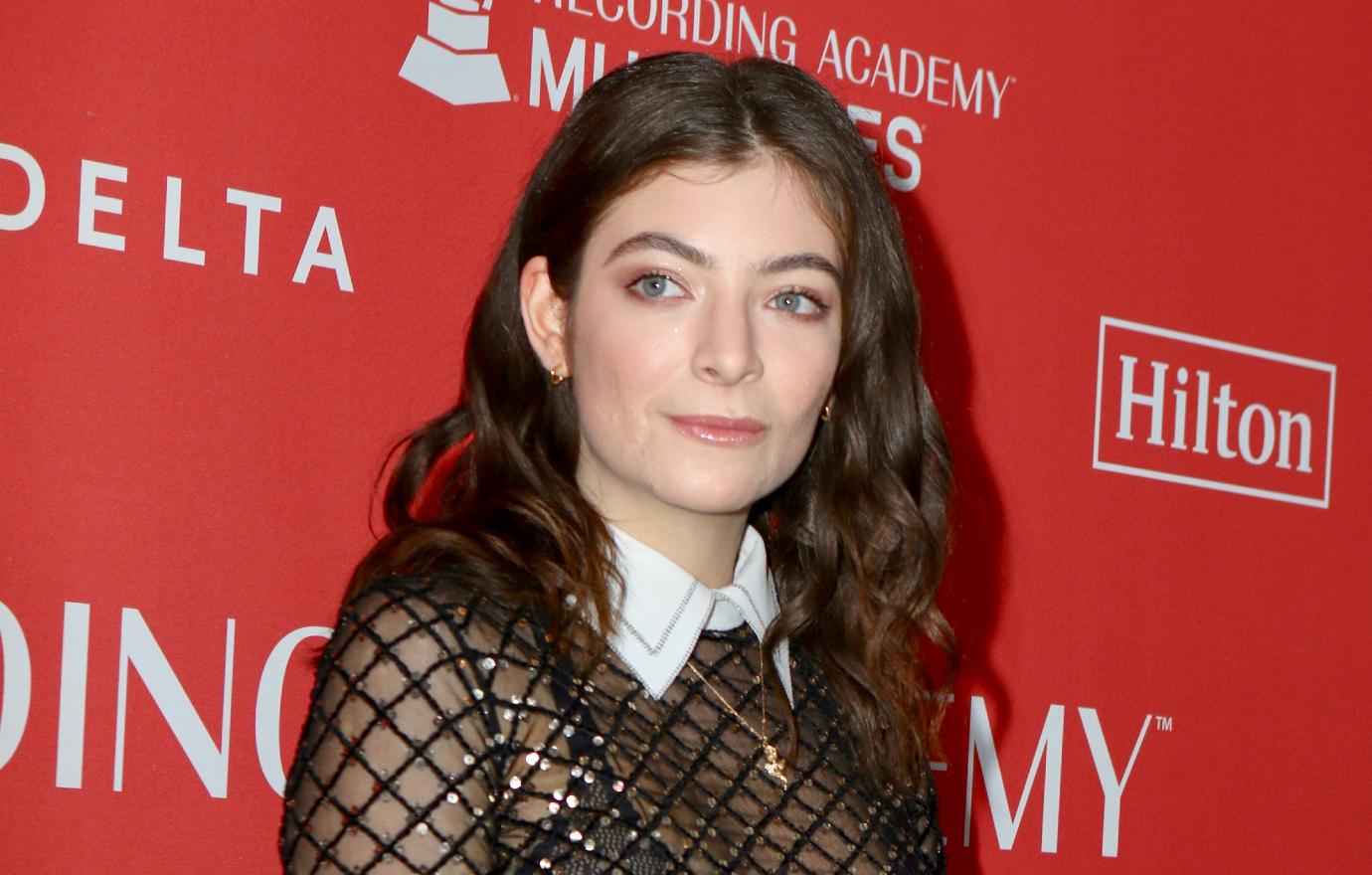 lorde second guessing decision quit social media pandemic makes her feel isolated