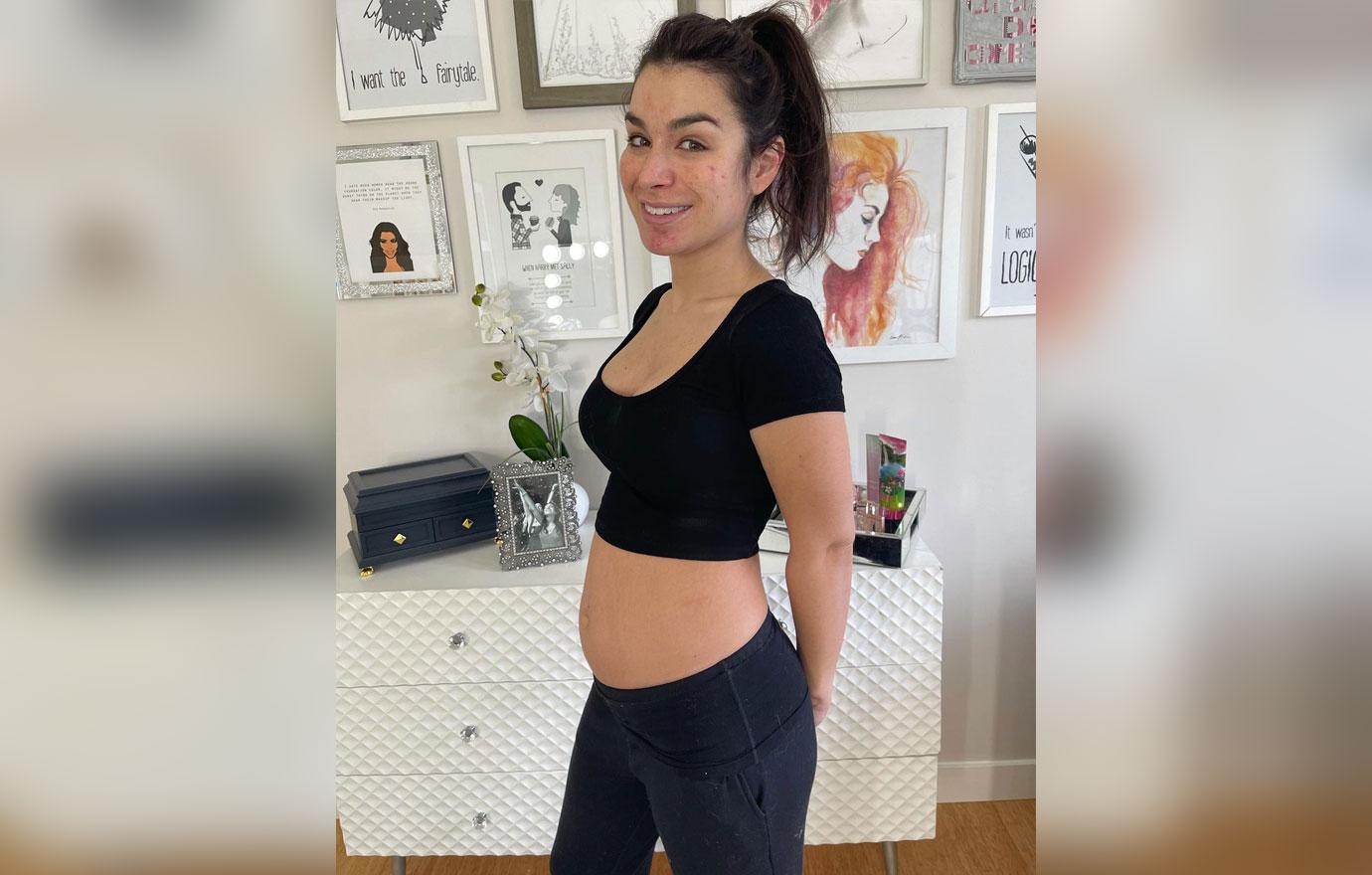 ashley iaconetti happy have platform where she can be real with other women about pregnancy