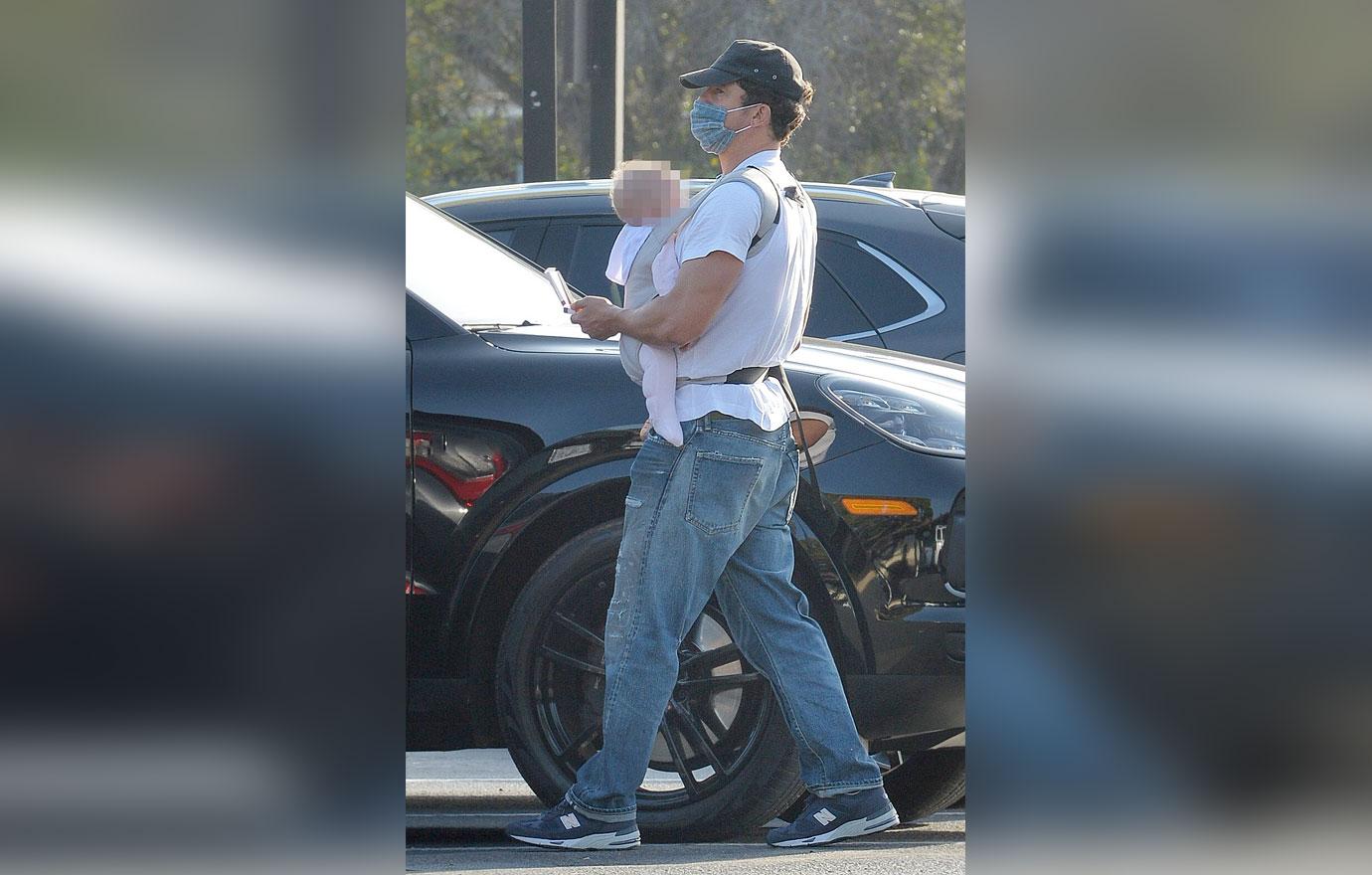 katy perry and orlando bloom stop at health food store with baby daisy