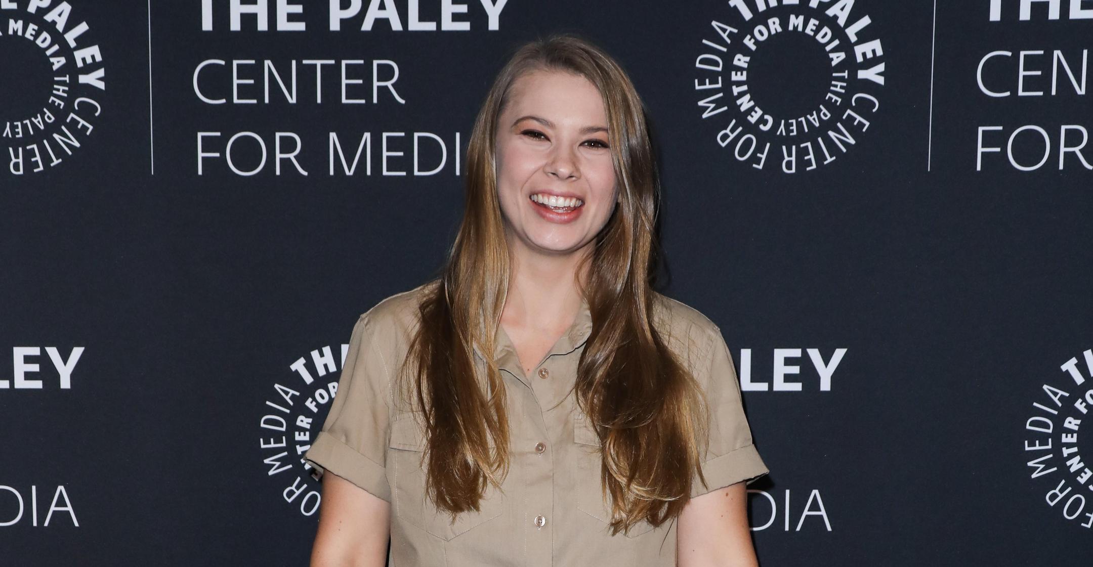 bindi irwin uses social media bring light love