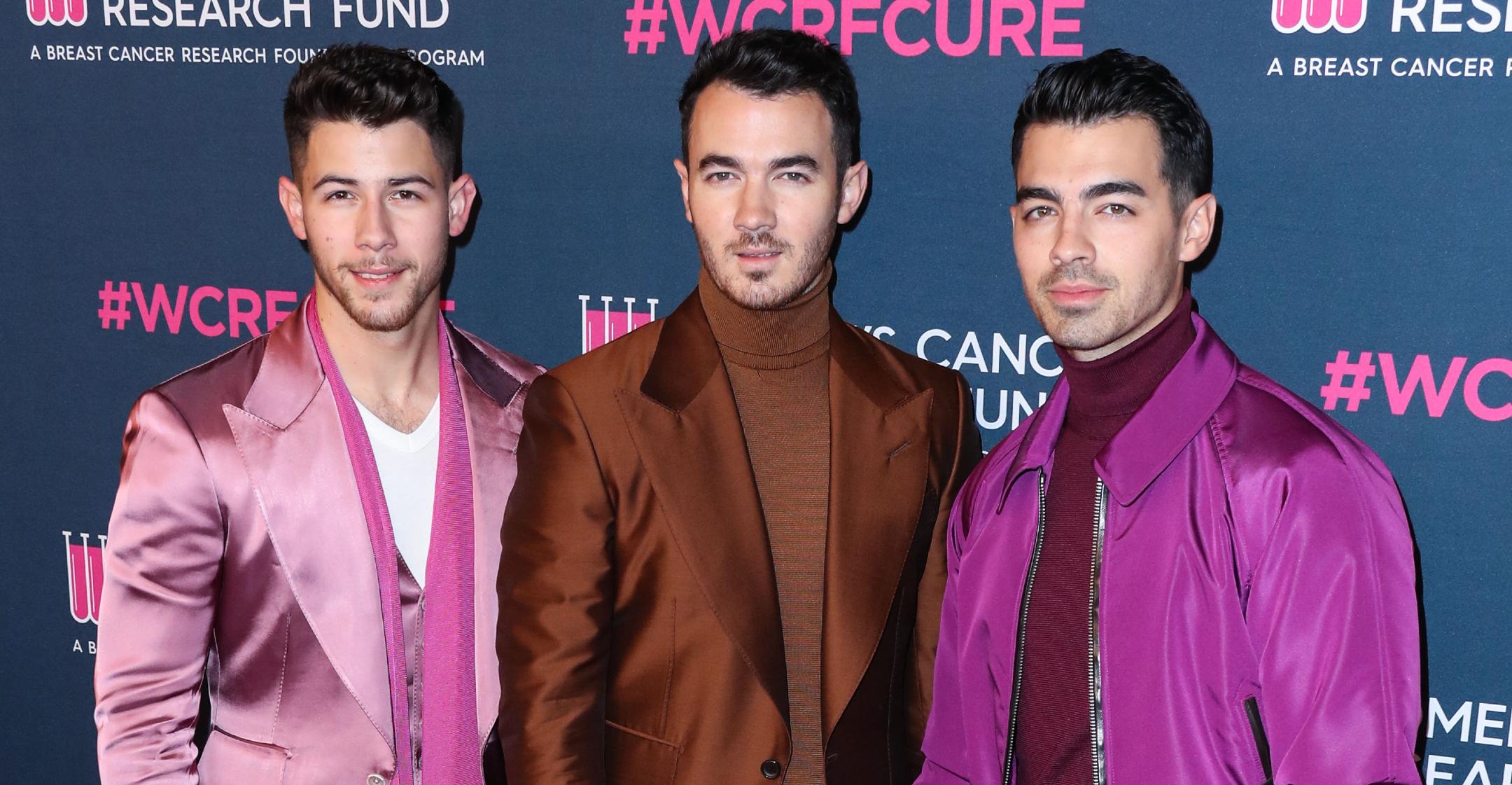 jonas brothers doing one of a kind comedy roast netflix