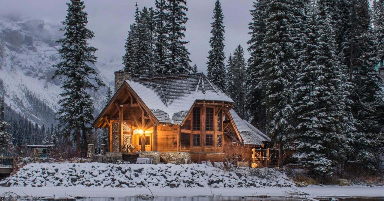 Photo of a house in winter. 