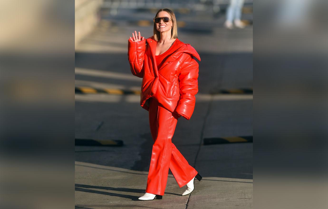 kristen bell arriving at jimmy kimmel