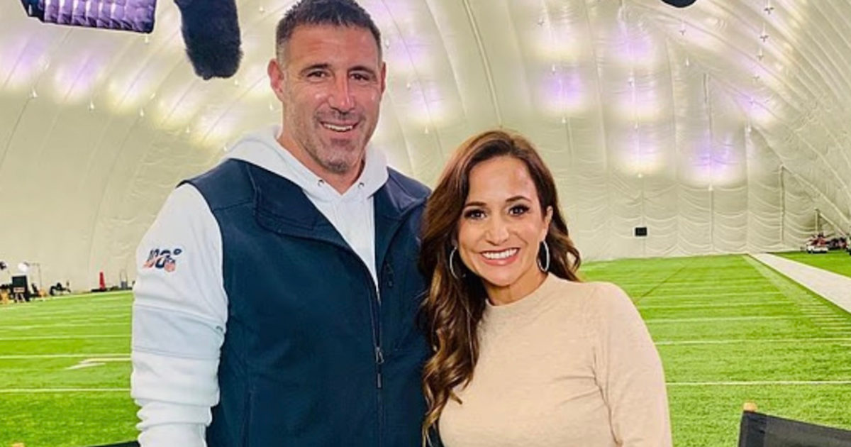 Mike Vrabel and Dianna Russini were seen together sharing an intimate moment.